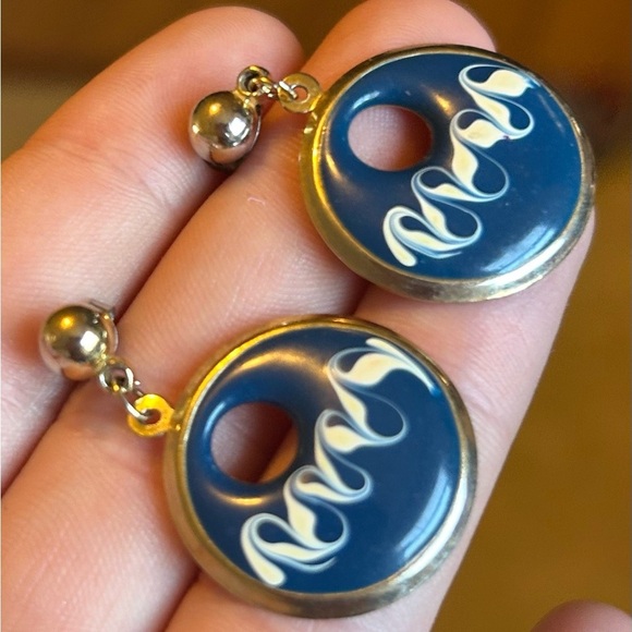 Vintage Navy Enamel Swirl Dangle Earrings Gold Tone Retro Statement Jewelry - Picture 5 of 9